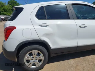 2015 Chevrolet Trax LS with VIN KL7CJKSB2FB191807, listed as a IAAI auction lot 42012852 with 89,214 mi miles. Bid and sale history available at carsss.com. Image 6.