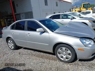 2008 Kia Optima LX z VIN KNAGE123385225909, wystawiony jako IAAI lot #42184219 z przebiegiem 118 300 mil mil oraz . Historia ofert i sprzedaży dostępna na DreamBid. Obrazek 13.