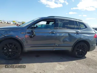 2022 Volkswagen Tiguan SE R-Line Black with VIN 3VV8B7AX4NM154637, listed as a IAAI auction lot 42058531 with 39,597 mi miles and . Bid and sale history available at DreamBid. Image 15.