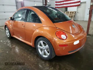 2010 Volkswagen New Beetle Coupe with VIN 3VWPG3AG2AM035688, listed as a Copart auction lot 43727685 with 83,346 mi miles and Salvage Title. Bid and sale history available at carsss.com. Image 2.