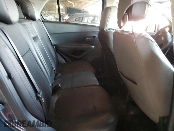 2021 Chevrolet Trax LT z VIN KL7CJPSB5MB330662, wystawiony jako Copart lot #58805965 z przebiegiem 63 157 mil mil oraz Szkoda całkowita • Salvage title. Historia ofert i sprzedaży dostępna na DreamBid. Obrazek 10.