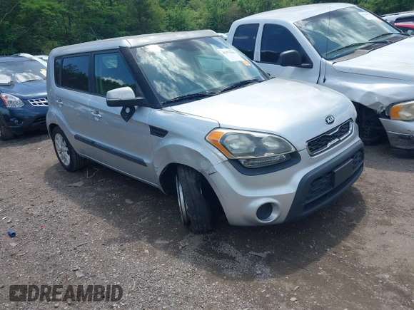 2013 Kia Soul + z VIN KNDJT2A66D7525412, wystawiony jako IAAI lot #42177636 z przebiegiem 67 310 mil mil oraz . Historia ofert i sprzedaży dostępna na DreamBid. Obrazek 1.