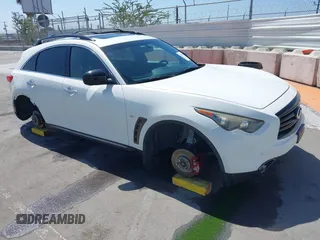 2016 Infiniti QX70 with VIN JN8CS1MW1GM750798, listed as a IAAI auction lot 42519800 with 139,940 mi miles and . Bid and sale history available at DreamBid. Image 1.