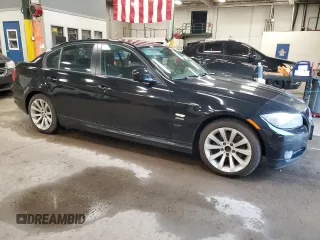 2009 BMW 3 Series 328i xDrive z VIN WBAPK73509A456299, wystawiony jako Copart lot #61068735 z przebiegiem 164 952 mil mil oraz Czysty tytuł • Clean title. Historia ofert i sprzedaży dostępna na DreamBid. Obrazek 4.