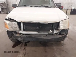 2003 GMC Envoy SLT with VIN 1GKDT13S332222847, listed as a IAAI auction lot 41771052 with 203,699 mi miles. Bid and sale history available at carsss.com. Image 6.