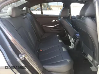 2019 BMW 3 Series 330i z VIN WBA5R1C57KFH22056, wystawiony jako Copart lot #49896985 z przebiegiem 58 311 mil mil oraz Szkody całkowita. Historia ofert i sprzedaży dostępna na DreamBid. Obrazek 11.