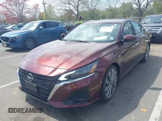 2023 Nissan Altima SL z VIN 1N4BL4EV6PN406475, wystawiony jako IAAI lot #42022515 z przebiegiem 23 641 mil mil oraz . Historia ofert i sprzedaży dostępna na DreamBid. Obrazek 2.