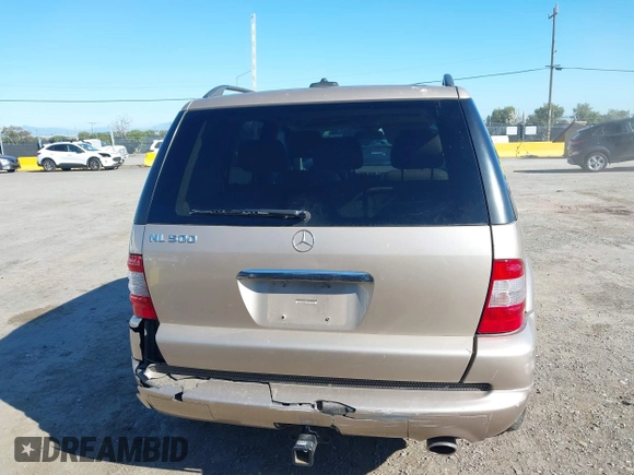 2002 Mercedes-Benz M 320/430/500 with VIN 4JGAB75E42A322824, listed as a IAAI auction lot 41871249 with 203,845 mi miles and . Bid and sale history available at carsss.com. Image 16.