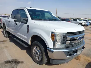 2019 Ford F-250 XL z VIN 1FT7W2B65KED74071, wystawiony jako IAAI lot #42505692 z przebiegiem 197 880 mil mil oraz . Historia ofert i sprzedaży dostępna na DreamBid. Obrazek 1.