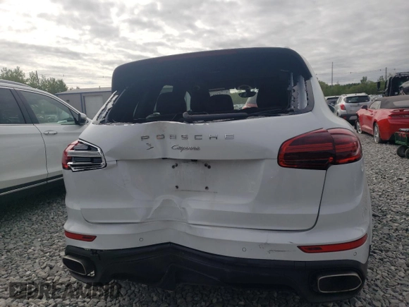 2017 Porsche Cayenne z VIN WP1AA2A23HKA87999, wystawiony jako Copart lot #57457705 z przebiegiem 27 231 mil mil oraz Szkoda całkowita • Salvage title. Historia ofert i sprzedaży dostępna na DreamBid. Obrazek 6.