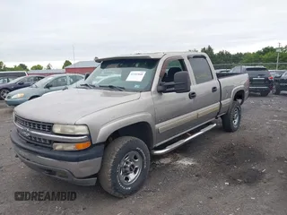2001 Chevrolet Silverado 1500HD LS z VIN 1GCGK13U01F145194, wystawiony jako IAAI lot #42341840 z przebiegiem 256 501 mil mil oraz . Historia ofert i sprzedaży dostępna na DreamBid. Obrazek 2.