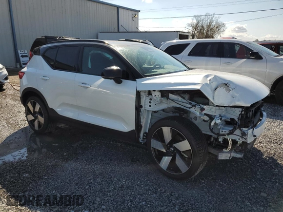 2024 Volvo XC40 Plus z VIN YV4ER3XL3R2240719, wystawiony jako Copart lot #43649755 z przebiegiem 1 281 mil mil oraz Szkoda całkowita • Salvage title. Historia ofert i sprzedaży dostępna na DreamBid. Obrazek 4.