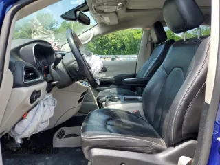 2020 Chrysler Pacifica Limited with VIN 2C4RC1GG0LR284747, listed as a Copart auction lot 59002405 with 68,873 mi miles and Salvage title. Bid and sale history available at DreamBid. Image 7.
