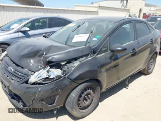 2013 Ford Fiesta S z VIN 3FADP4AJ1DM193926, wystawiony jako IAAI lot #41998229 z przebiegiem 156 034 mil mil oraz . Historia ofert i sprzedaży dostępna na DreamBid. Obrazek 2.