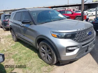 2022 Ford Explorer XLT z VIN 1FMSK7DH8NGB98882, wystawiony jako IAAI lot #41927913 z przebiegiem 48 179 mil mil oraz . Historia ofert i sprzedaży dostępna na DreamBid. Obrazek 1.