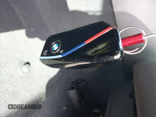 2024 BMW i5 M60 z VIN WBY43FK01RCP34925, wystawiony jako IAAI lot #41100557 z przebiegiem 27 814 mil mil oraz . Historia ofert i sprzedaży dostępna na DreamBid. Obrazek 11.