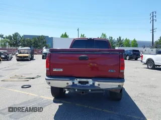2006 Ford F-250 XL z VIN 1FTSW21PX6EB11939, wystawiony jako IAAI lot #42272711 z przebiegiem 190 835 mil mil oraz . Historia ofert i sprzedaży dostępna na DreamBid. Obrazek 16.