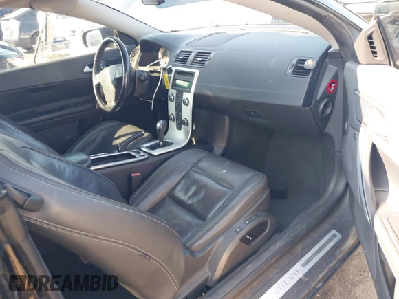 2013 Volvo C70 T5 z VIN YV1672MC8DJ139597, wystawiony jako IAAI lot #41459072 z przebiegiem 115 807 mil mil oraz . Historia ofert i sprzedaży dostępna na DreamBid. Obrazek 5.
