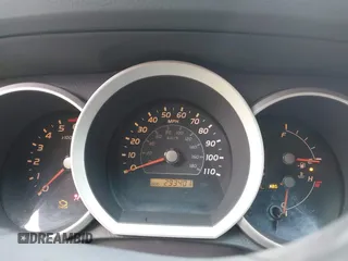 2006 Toyota 4Runner SR5 z VIN JTEZU14R060083248, wystawiony jako IAAI lot #41879414 z przebiegiem 293 401 mil mil oraz . Historia ofert i sprzedaży dostępna na DreamBid. Obrazek 7.