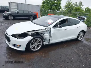2013 Tesla Model S Performance z VIN 5YJSA1CP9DFP20778, wystawiony jako IAAI lot #42511532 z przebiegiem Nie podano mil oraz . Historia ofert i sprzedaży dostępna na DreamBid. Obrazek 15.