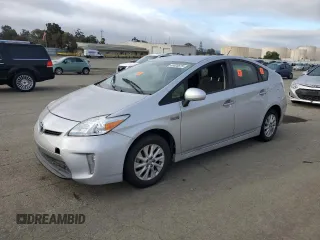 2012 Toyota Prius with VIN JTDKN3DP5C3014787, listed as a Copart auction lot 46526675 with 113,960 mi miles and Clean Title. Bid and sale history available at DreamBid. Image 1.