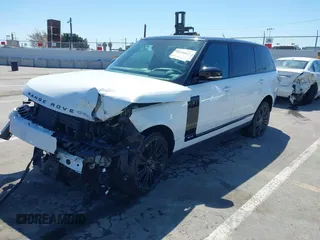 2021 Land Rover Range Rover z VIN SALGS5SEXMA436877, wystawiony jako IAAI lot #41950042 z przebiegiem 29 597 mil mil oraz . Historia ofert i sprzedaży dostępna na DreamBid. Obrazek 18.