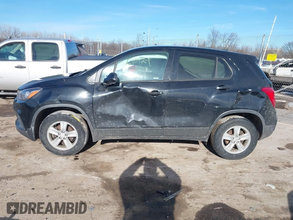 2019 Chevrolet Trax LS with VIN 3GNCJNSB8KL324963, listed as a IAAI auction lot 41690924 with 81,229 mi miles. Bid and sale history available at carsss.com. Image 14.