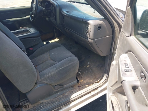 2004 Chevrolet Silverado 1500 Work Truck with VIN 2GCEC19V641117092, listed as a IAAI auction lot 42015604 with 1 mi miles. Bid and sale history available at carsss.com. Image 5.
