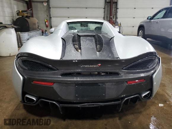 2018 McLaren 570S z VIN SBM13FAA2JW004594, wystawiony jako Copart lot #49730155 z przebiegiem Nie podano mil oraz Szkody całkowita. Historia ofert i sprzedaży dostępna na DreamBid. Obrazek 6.