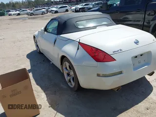 2006 Nissan 350Z Touring with VIN JN1AZ36A96M452478, listed as a IAAI auction lot 41843993 with 211,567 mi miles. Bid and sale history available at carsss.com. Image 3.