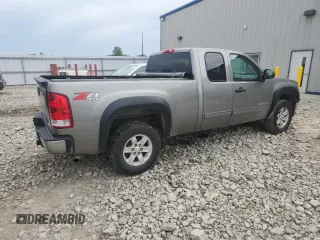 2013 GMC Sierra 1500 SLE z VIN 1GTR2VE74DZ305927, wystawiony jako Copart lot #57966285 z przebiegiem 170 543 mil mil oraz Czysty tytuł • Clean title. Historia ofert i sprzedaży dostępna na DreamBid. Obrazek 3.