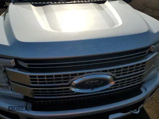 2018 Ford F-350 XL z VIN 1FT8W3BT1JEB01191, wystawiony jako Copart lot #61360815 z przebiegiem 211 542 mil mil oraz Czysty tytuł • Clean title. Historia ofert i sprzedaży dostępna na DreamBid. Obrazek 11.