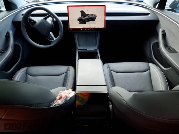 2024 Tesla Model 3 z VIN 5YJ3E1EA7RF826476, wystawiony jako Copart lot #80184564 z przebiegiem 2963 mil mil oraz Szkody całkowita. Historia ofert i sprzedaży dostępna na DreamBid. Obrazek 8.