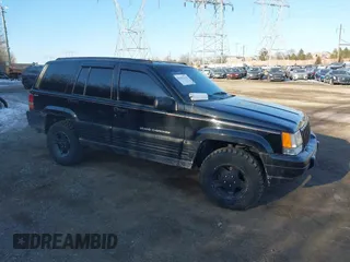 1996 Jeep Grand Cherokee Laredo with VIN 1J4GZ58S3TC197587, listed as a IAAI auction lot 41423318 with 200,116 mi miles. Bid and sale history available at carsss.com. Image 1.