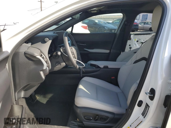 2024 Lexus UX 250h Premium z VIN JTHP9JBH7R2073444, wystawiony jako Copart lot #43447265 z przebiegiem 7 851 mil mil oraz Szkoda całkowita • Salvage title. Historia ofert i sprzedaży dostępna na DreamBid. Obrazek 7.