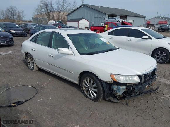 2008 Hyundai Azera Limited with VIN KMHFC46F18A306212, listed as a IAAI auction lot 42025792 with 230,350 mi miles. Bid and sale history available at carsss.com. Image 1.