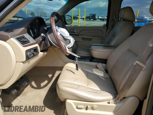2010 Cadillac Escalade ESV Luxury z VIN 1GYUKHEF9AR213754, wystawiony jako Copart lot #51558905 z przebiegiem 221 373 mil mil oraz Szkoda całkowita • Salvage title. Historia ofert i sprzedaży dostępna na DreamBid. Obrazek 7.