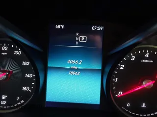 2022 Mercedes-Benz GLC with VIN W1N0G8EB2NV394902, listed as a IAAI auction lot 40949968 with 18,962 mi miles. Bid and sale history available at carsss.com. Image 16.