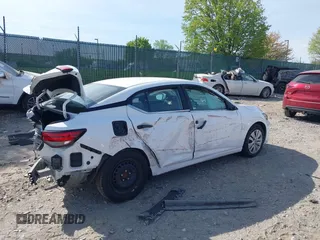 2024 Nissan Sentra S z VIN 3N1AB8BV2RY285764, wystawiony jako IAAI lot #42125259 z przebiegiem Nie podano mil oraz . Historia ofert i sprzedaży dostępna na DreamBid. Obrazek 4.