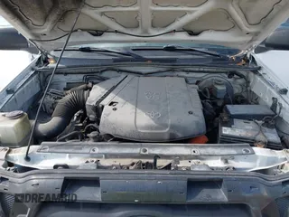 2005 Toyota Tacoma PreRunner with VIN 3TMKU72N65M001821, listed as a IAAI auction lot 41579911 with 301,297 mi miles. Bid and sale history available at carsss.com. Image 10.