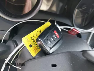 2022 Toyota Camry SE z VIN 4T1T11AK6NU622176, wystawiony jako IAAI lot #41876802 z przebiegiem 56 631 mil mil oraz . Historia ofert i sprzedaży dostępna na DreamBid. Obrazek 11.