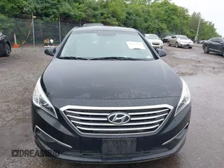 2017 Hyundai Sonata 2.4L z VIN 5NPE24AF2HH483323, wystawiony jako IAAI lot #42322738 z przebiegiem 144 607 mil mil oraz . Historia ofert i sprzedaży dostępna na DreamBid. Obrazek 6.