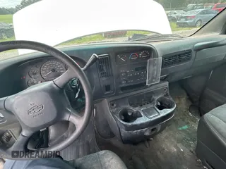 2002 Chevrolet Express z VIN 1GAHG39R921243538, wystawiony jako Copart lot #59032045 z przebiegiem 512 936 mil mil oraz Tytuł czysty. Historia ofert i sprzedaży dostępna na DreamBid. Obrazek 9.