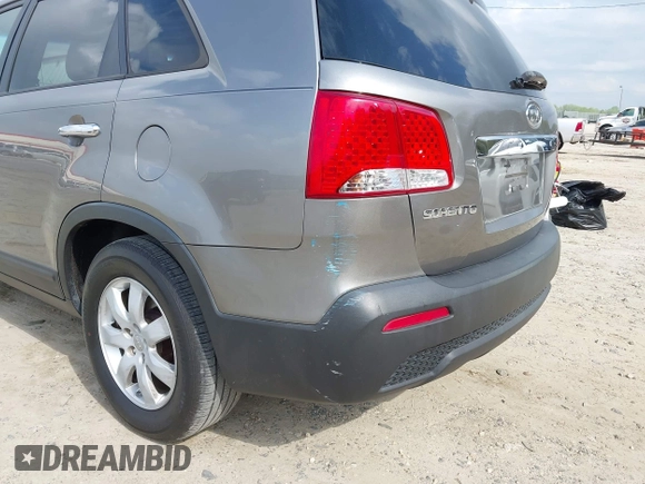 2013 Kia Sorento LX with VIN 5XYKTDA28DG336051, listed as a IAAI auction lot 41956476 with 179,549 mi miles. Bid and sale history available at carsss.com. Image 6.