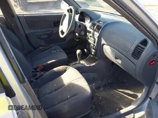 2005 Hyundai Accent GLS z VIN KMHCG45C25U623618, wystawiony jako IAAI lot #42140996 z przebiegiem 184 852 mil mil oraz . Historia ofert i sprzedaży dostępna na DreamBid. Obrazek 5.