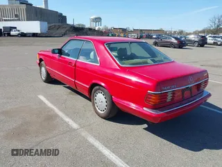 1988 Mercedes-Benz 560 with VIN WDBCA45D0JA390136, listed as a IAAI auction lot 42072781 with 126,325 mi miles and . Bid and sale history available at DreamBid. Image 3.