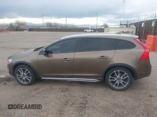 2016 Volvo V60 Cross Country T5 with VIN YV4612HKXG1012957, listed as a IAAI auction lot 41948492 with 73,354 mi miles. Bid and sale history available at carsss.com. Image 14.