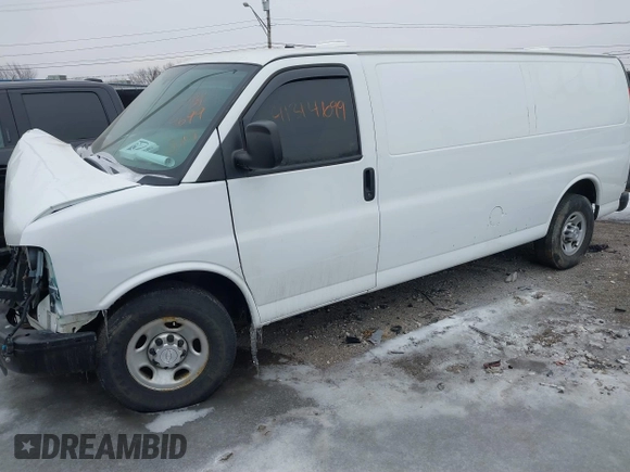 2015 Chevrolet Express Cargo z VIN 1GCZGUCG1F1101005, wystawiony jako IAAI lot #41314699 z przebiegiem 103 736 mil mil oraz . Historia ofert i sprzedaży dostępna na DreamBid. Obrazek 17.
