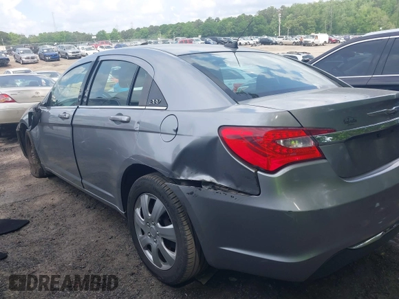 2014 Chrysler 200 LX z VIN 1C3CCBAB6EN211217, wystawiony jako IAAI lot #42169450 z przebiegiem 97 948 mil mil oraz . Historia ofert i sprzedaży dostępna na DreamBid. Obrazek 13.