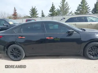 2018 Nissan Altima 2.5 S with VIN 1N4AL3AP3JC270628, listed as a IAAI auction lot 42148978 with 62,561 mi miles. Bid and sale history available at carsss.com. Image 13.